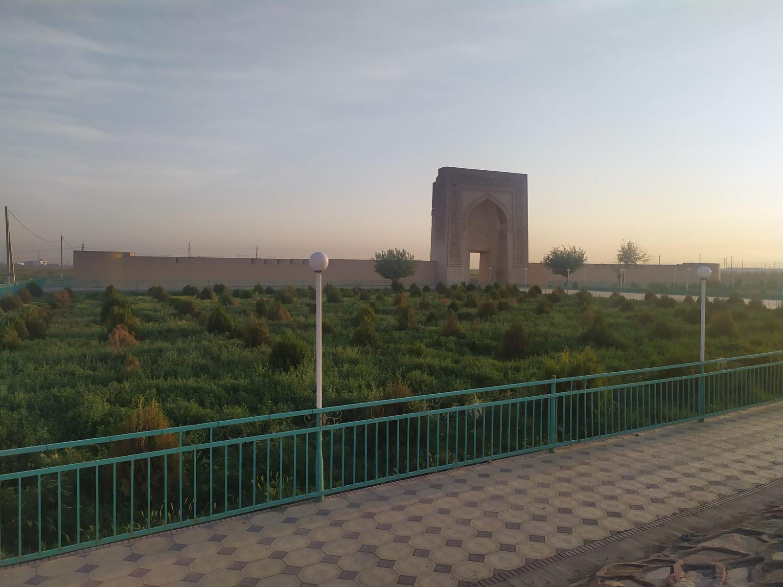 Пустыня и треккинг в горах Нуратау за 4 дня: Айдаркуль, Хаят и петроглифы Ухума, из Самарканда в Бухару — 11 / 12