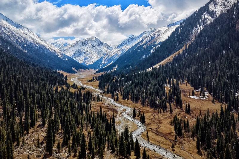 Ala-Archa und Issyk-Kul in 6 Tagen: Berge, heiße Quellen und Skazka-Canyon