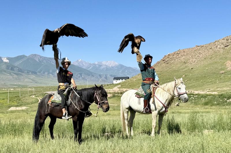 Issyk-Kul in 4 Days: Burana Tower, Barskoon, Skazka Canyon and the Eagle Hunters' Village