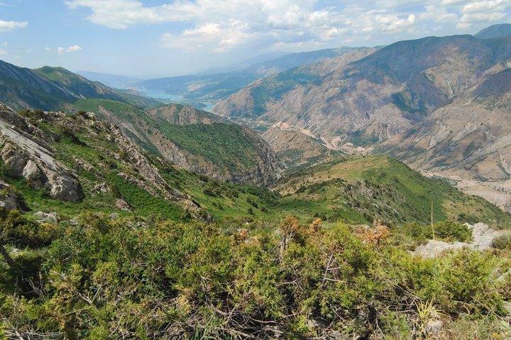 Из Ташкента в горы на один день: Амирсой, Чарвакское водохранилище и Чаткальский хребет
