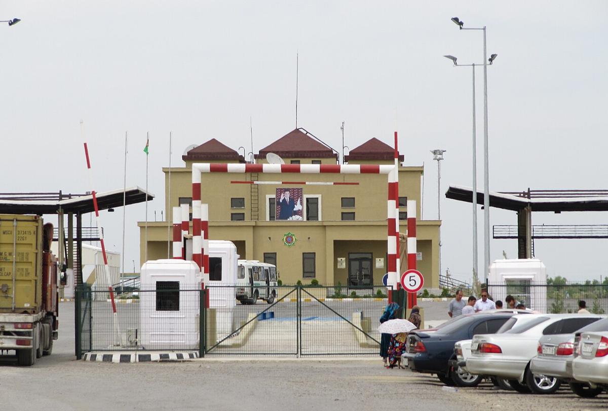 КПП Фарап на туркменской стороне перехода Алат – Фарап
