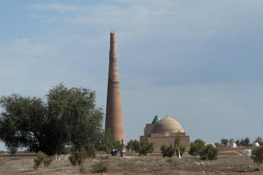Kunya urgench kutlug timur minaret
